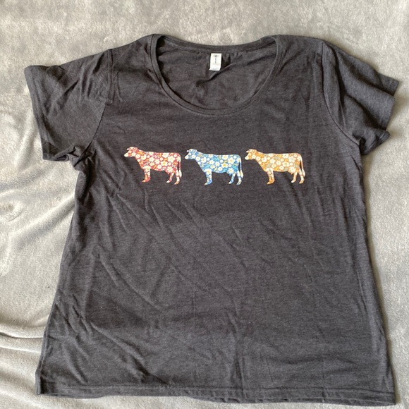 Tops - NWOT Womens Size 1X Tshirts Cows